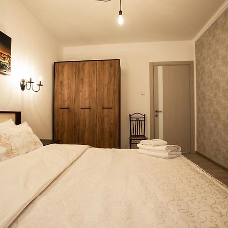 Ultra Lux 3 Rooms Apartment Near Arena City Kiev Exterior foto