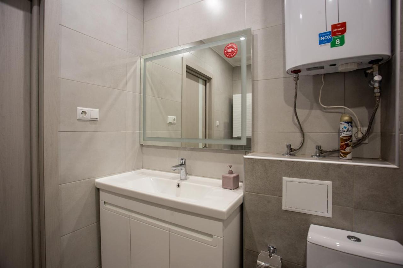 Ultra Lux 3 Rooms Apartment Near Arena City Kiev Exterior foto